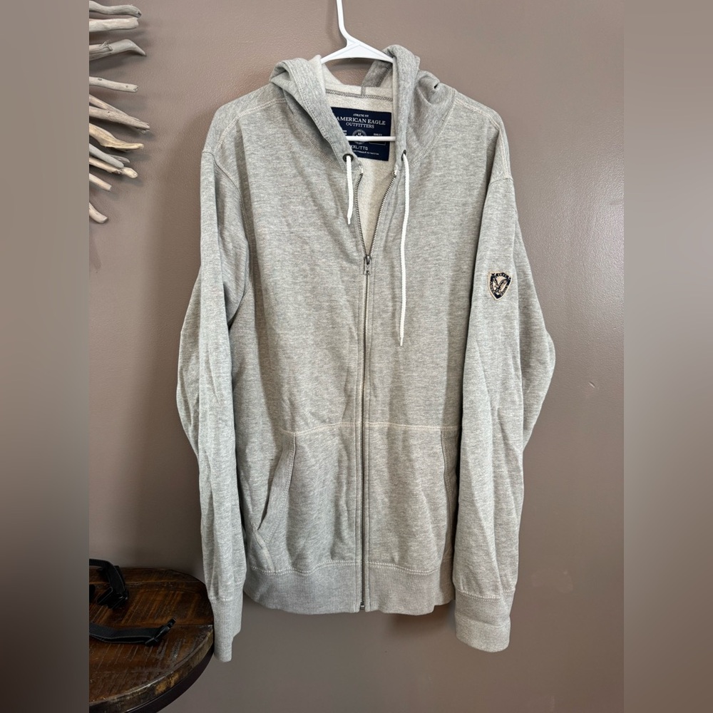 Men’s‎ American Eagle Outfitters zip up sweatshirt in grey.